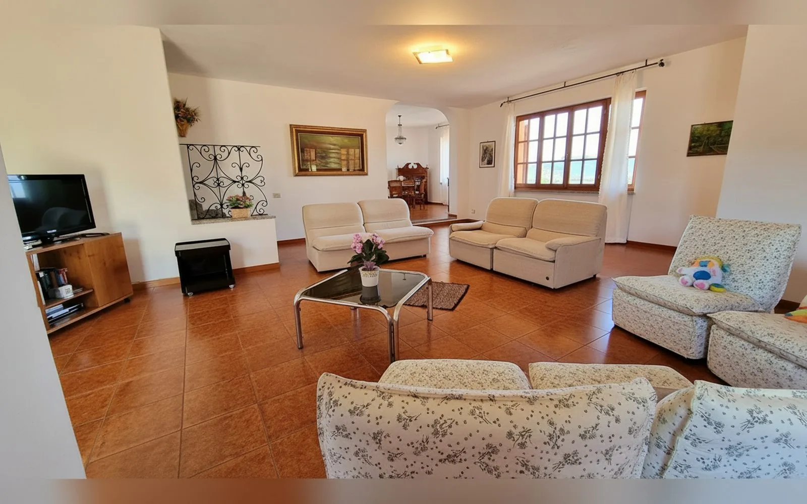 Villa Jolies, 
